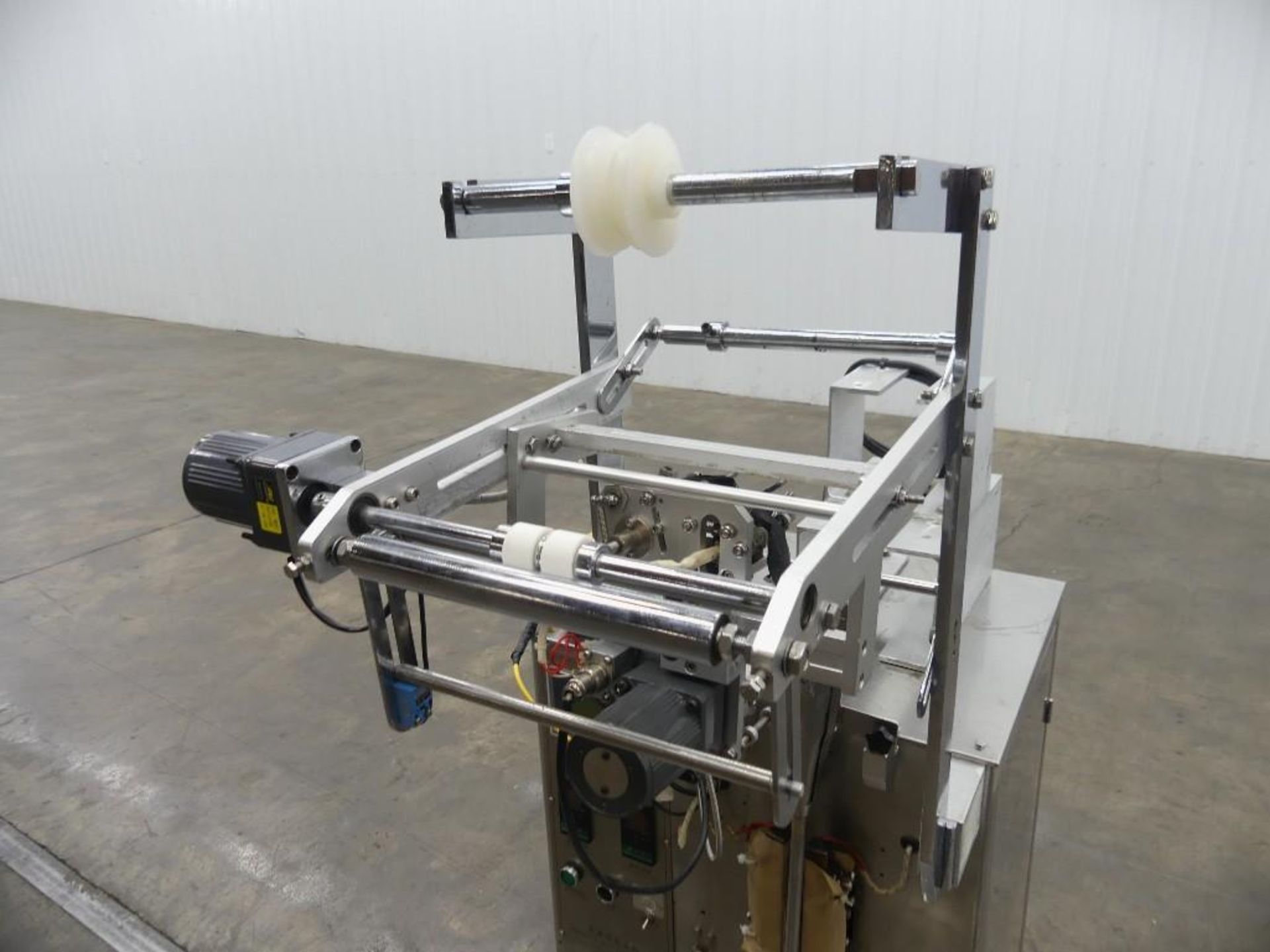 Vertical Form Fill and Seal Machine - Image 6 of 22