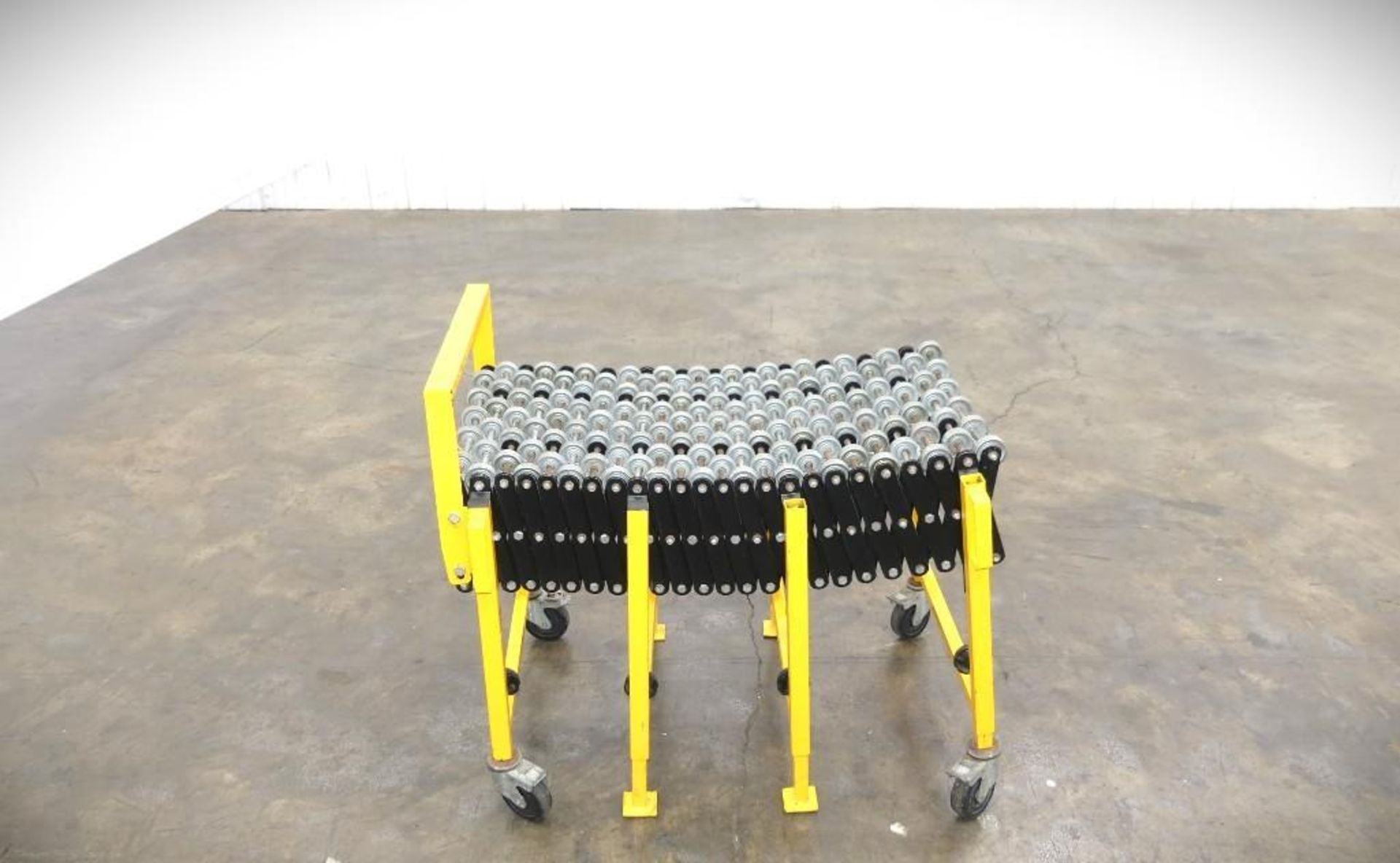 9' by 20" Accordion Style Skate conveyor