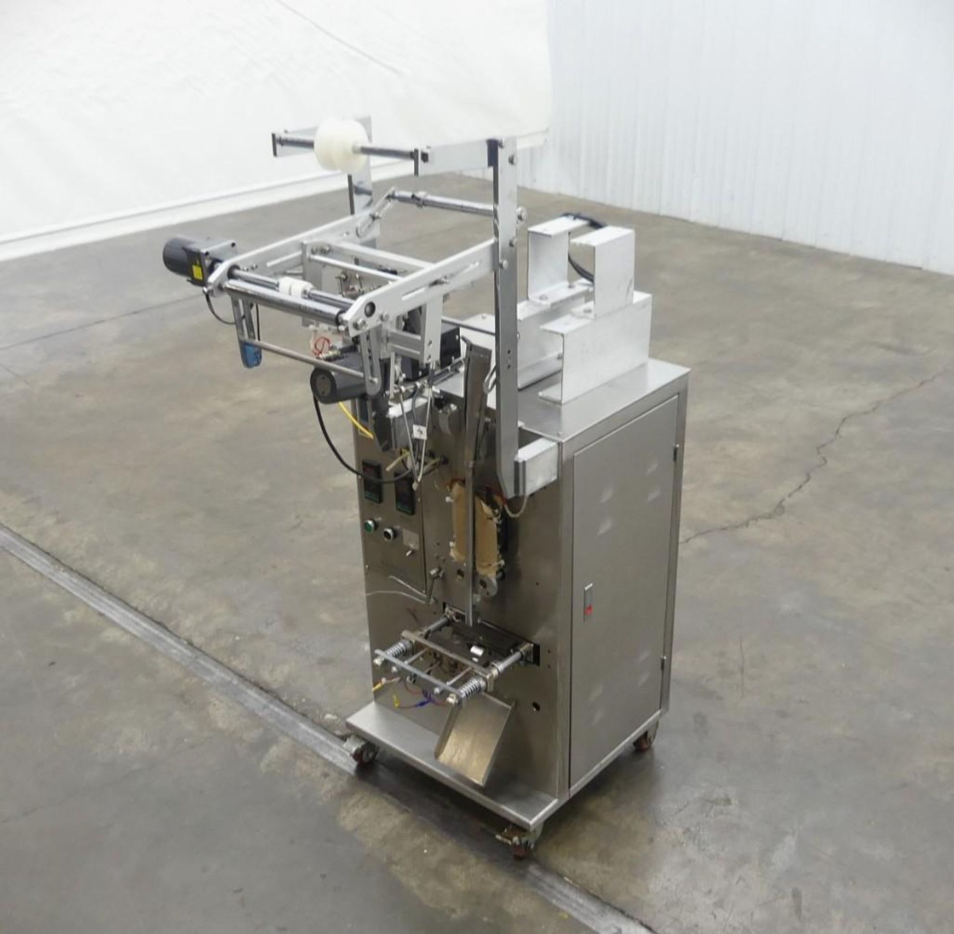 Vertical Form Fill and Seal Machine - Image 3 of 22