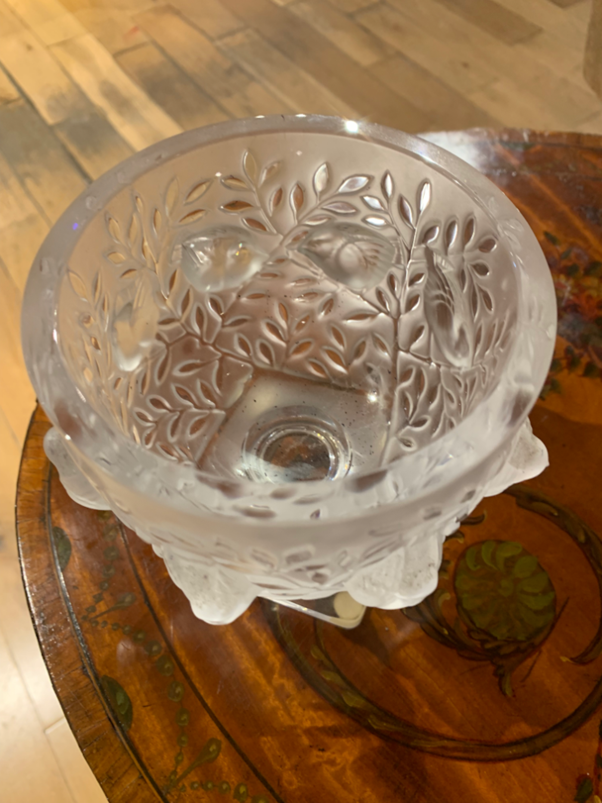 A Lalique Elisabeth frosted crystal glass vase, with sparrows and leaves - Image 3 of 3