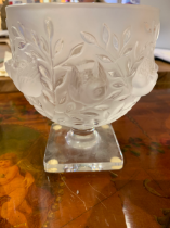 A Lalique Elisabeth frosted crystal glass vase, with sparrows and leaves