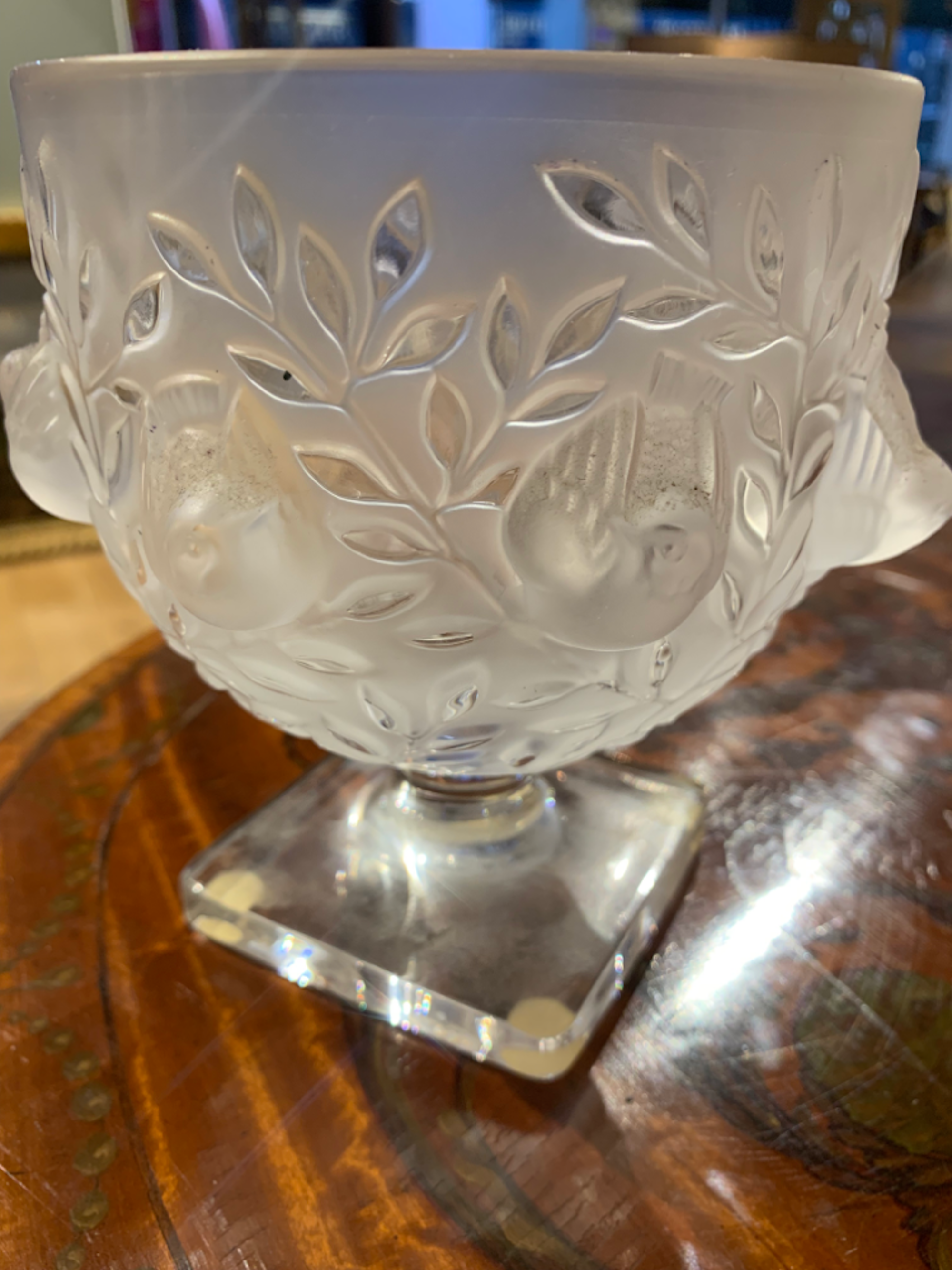A Lalique Elisabeth frosted crystal glass vase, with sparrows and leaves - Image 2 of 3