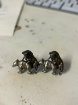 NO RESERVE: A pair of cast silver coloured metal bear and bull cufflinksÂ