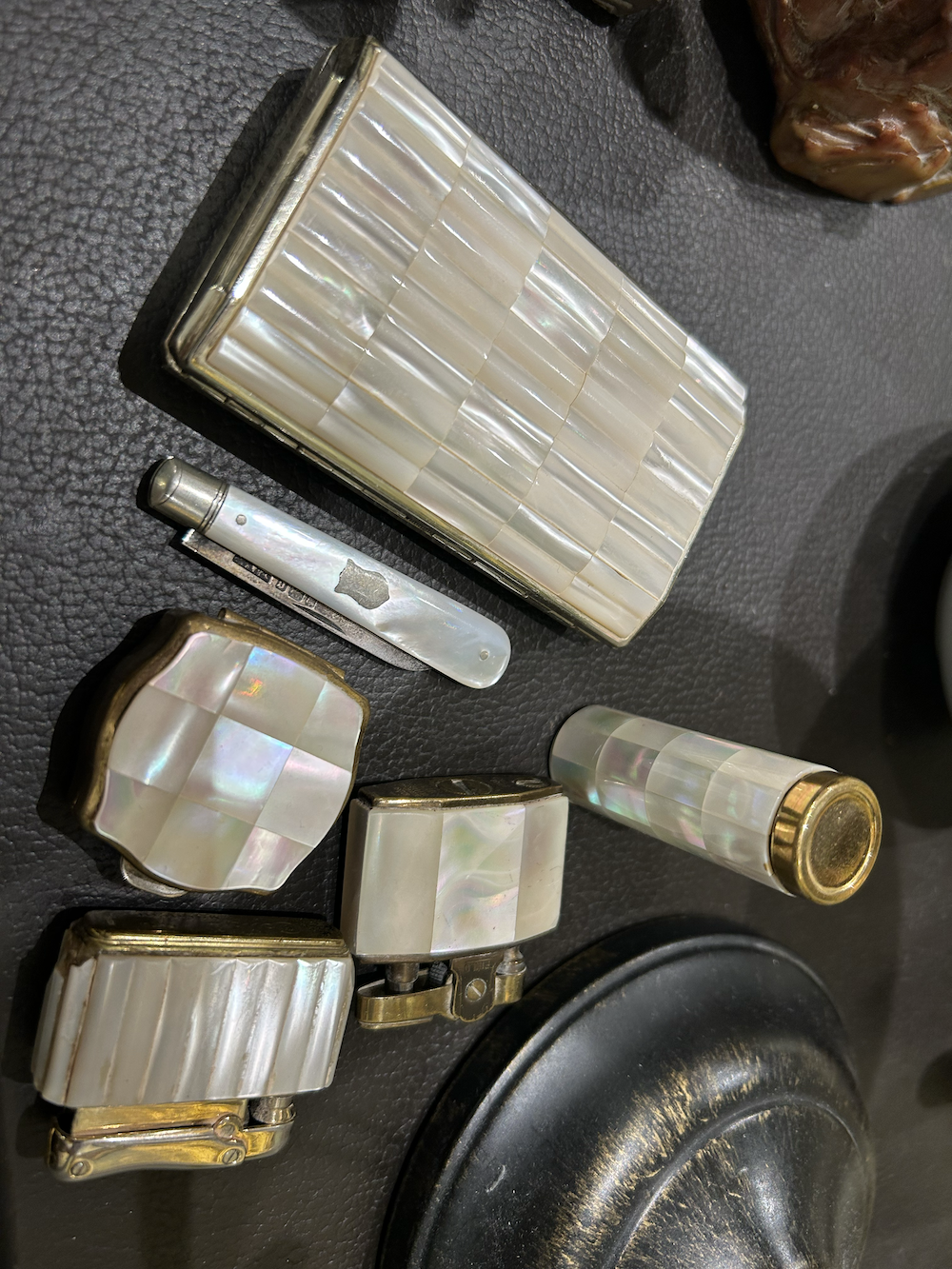 NO RESERVE: 19th Century, A collection of mother of pearl items - Image 3 of 4