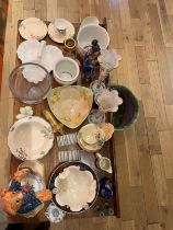 NO RESERVE: 37 pieces of porcelain, including an early blanc de chine bowl with floral garlands