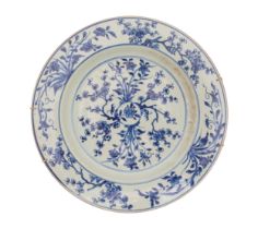 18th Century, A large blue and white Chinese export porcelain plate