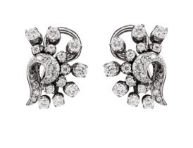 Circa 1930, A pair of diamond cluster earrings