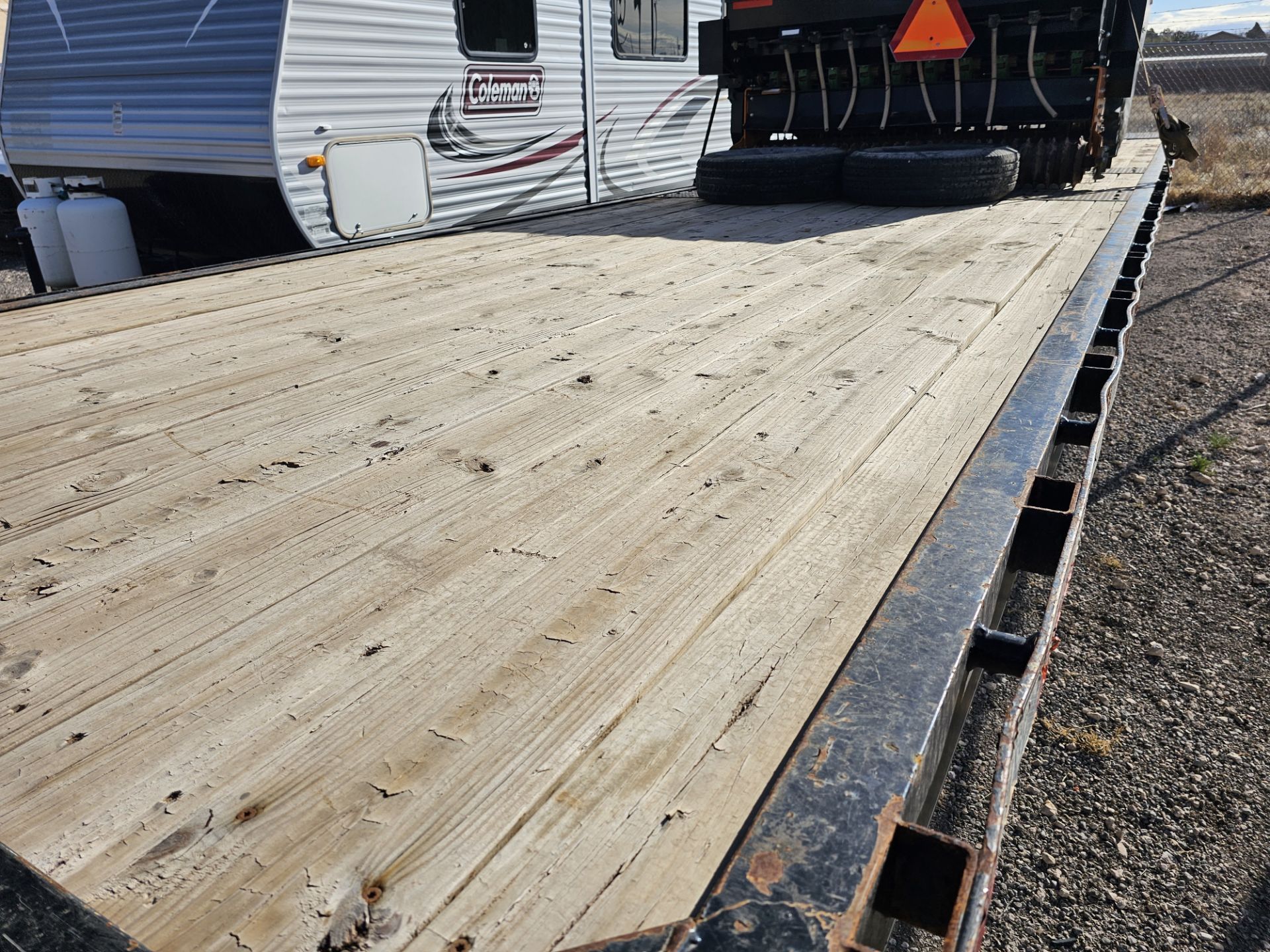 2019 ABU GOOSENECK TRAILER, 40', FLATBED W/ DOVETAIL DROP DOWN RAMPS - Image 11 of 15