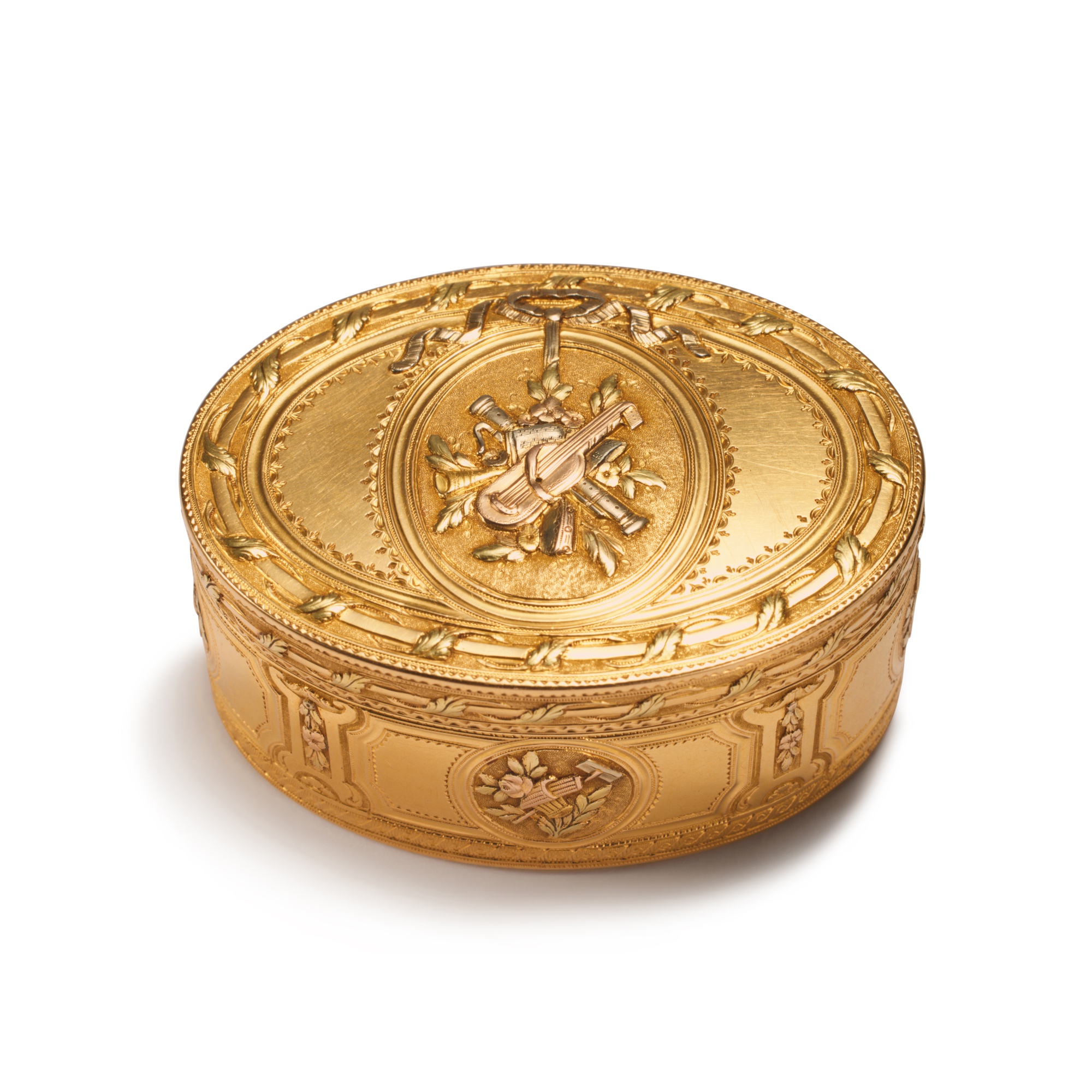 A Louis XV Vari-Color Gold Oval Snuff Box, Pierre-Fran&#231;ois Royer, Paris, 1769, with the Charge - Image 2 of 5