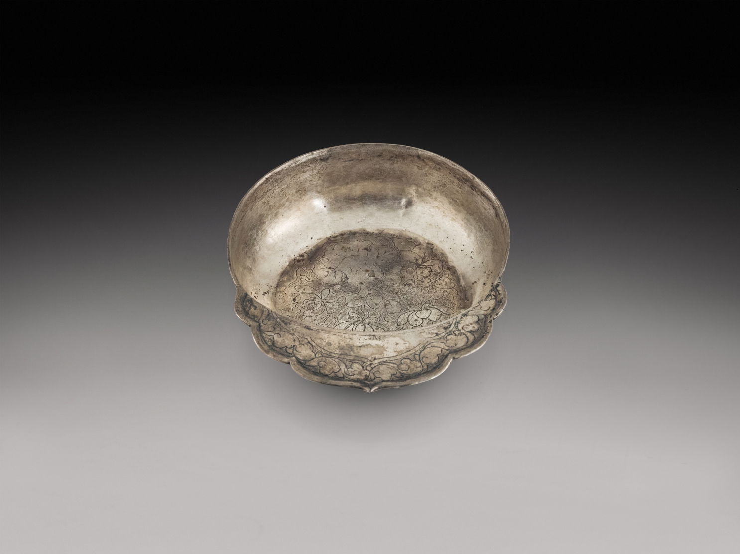 An engraved silver handled cup, Northern Song dynasty | 北宋 銀單把盃 - Image 5 of 5
