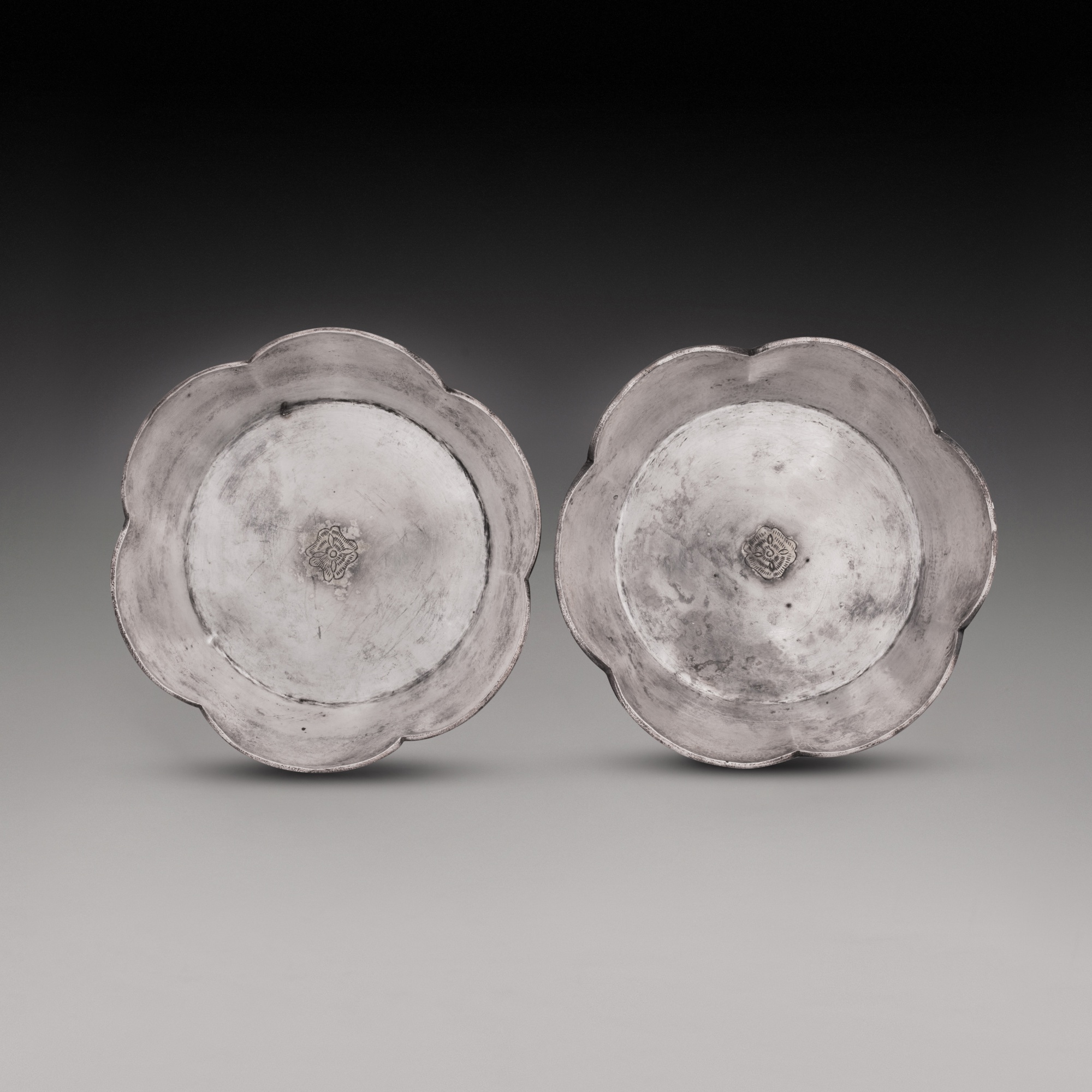 Two small silver lobed plates Song dynasty - Image 2 of 3