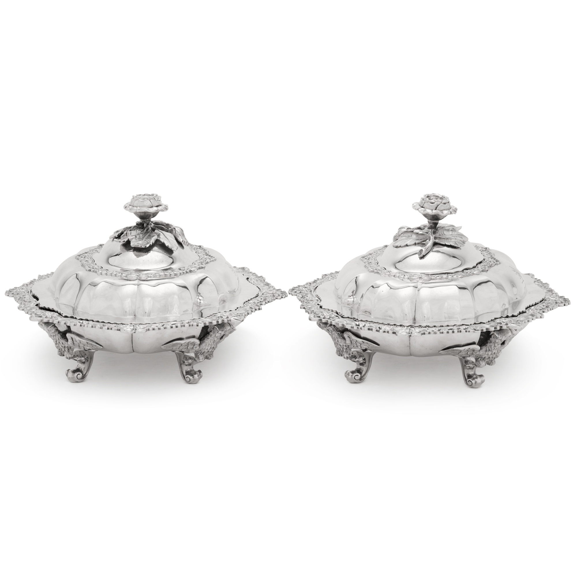 A pair of George IV silver entrée dishes, Thomas Burwash, London, 1821 - Image 4 of 5