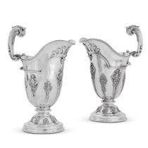 A pair of Victorian silver ewers, Goldsmiths Company Ltd., London, 1900 and Edward Barnard & Sons, L
