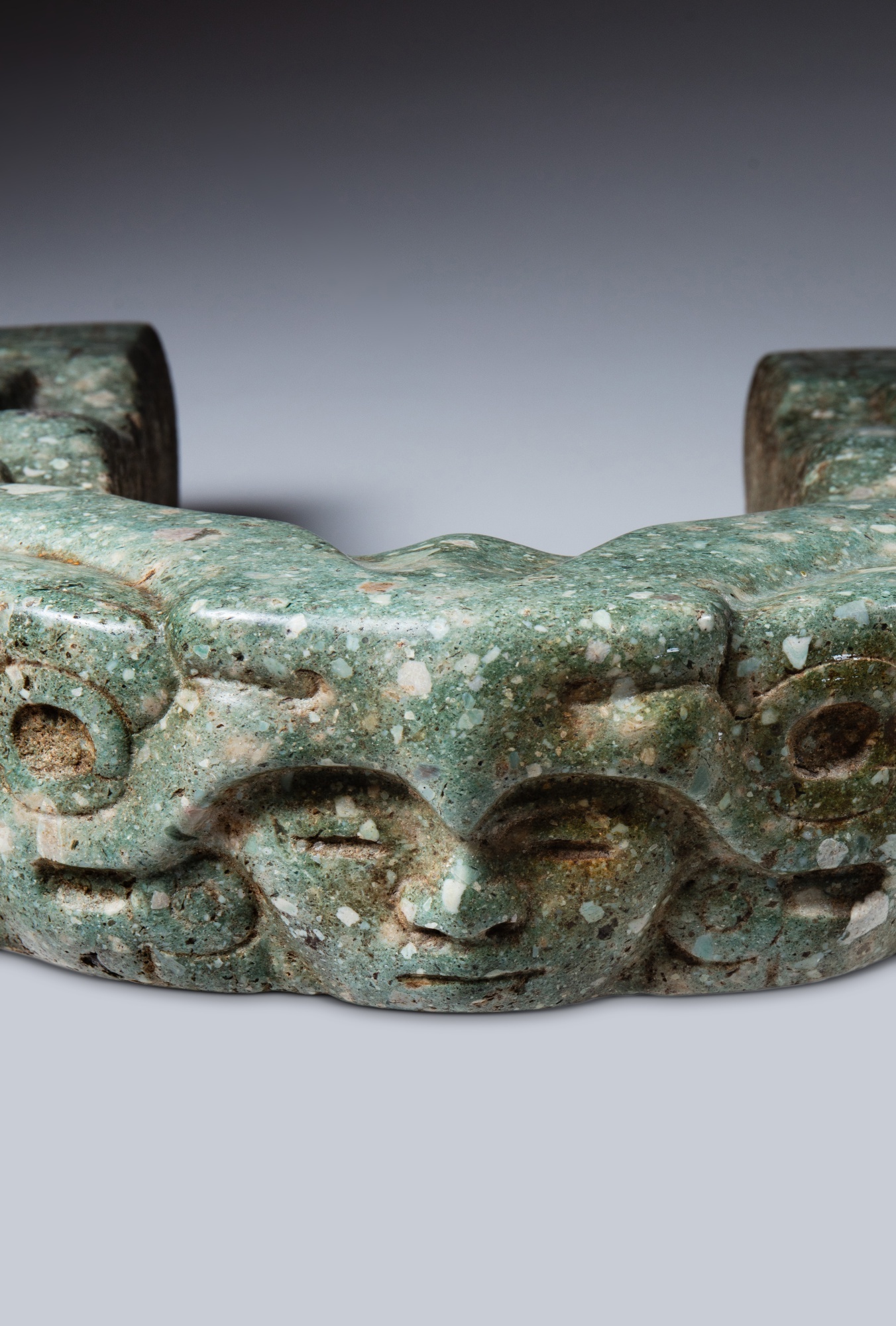 Joug, Veracruz, ca. 650 - 950 ap. J-C. | Veracruz Stone Yoke, ca. AD 650 - 950 - Image 2 of 7
