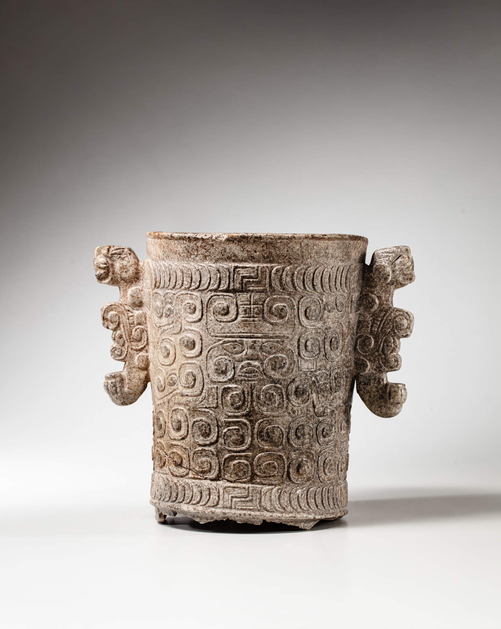 Vase en marbre, Vall&#233;e d'Ulua, ca. 800 - 1100 ap. J-C. | Ceremonial Mayan Marble Feasting Vesse - Image 4 of 6