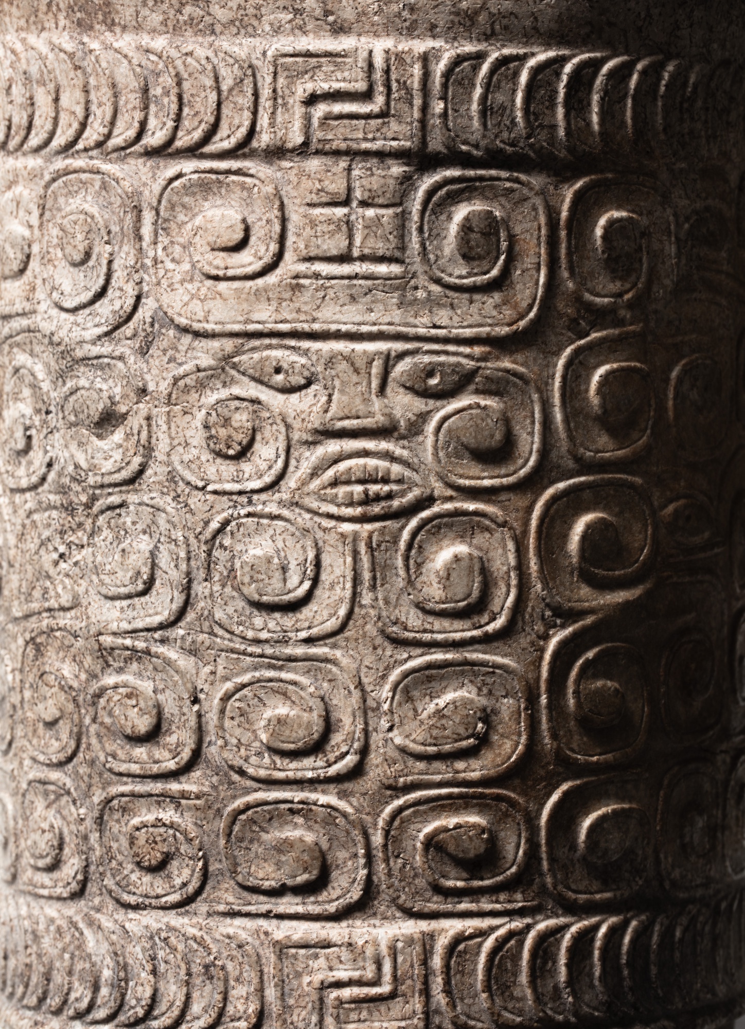 Vase en marbre, Vall&#233;e d'Ulua, ca. 800 - 1100 ap. J-C. | Ceremonial Mayan Marble Feasting Vesse - Image 2 of 6