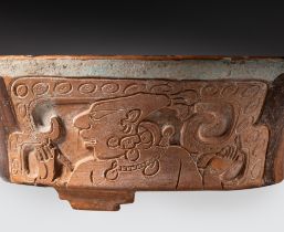 Coupe tripode, Maya, Calssic r&#233;cent, circa 550 - 950 ap. J-C. | Mayan Carved and Stuccoed Tripo