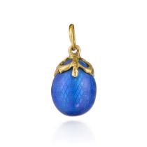 A Faberg&#233; gold and guilloch&#233; enamel egg pendant, workmaster August Hollming, St Petersburg