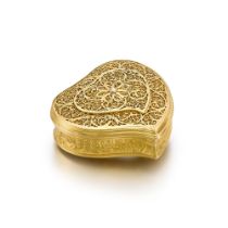 A gold filigree snuff box, European, mid-18th century