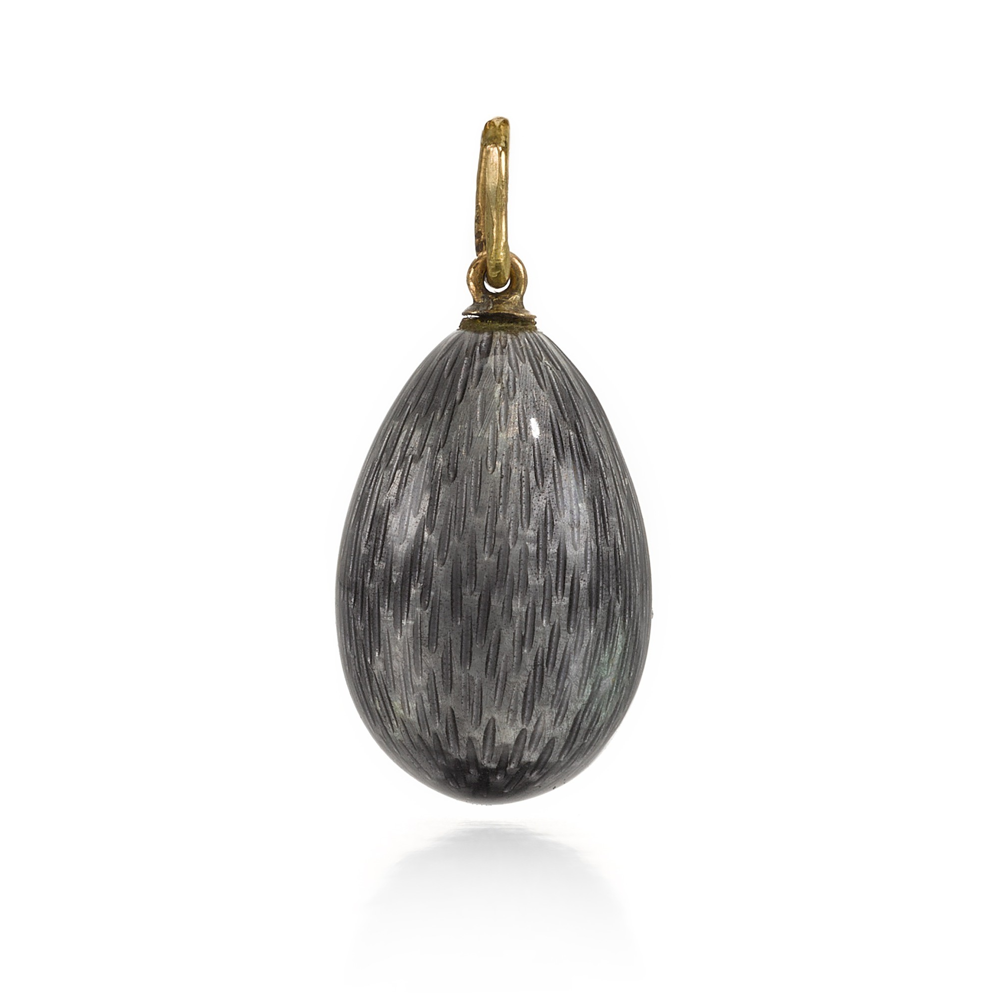 A Fabergé gold and guilloche enamel egg pendant, workmaster Henrik Wigström, St Petersburg, circa 19