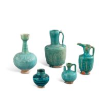 Set of five glazed earthenware vessels, Iran, 12th-13th century | Ensemble de cinq r&#233;cipients e