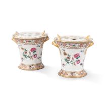 A pair of Compagnie des Indes "bouqueti&#232;res", circa 1780 | Paire de bouqueti&#232;res en porcel
