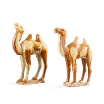 A pair of amber and straw-glazed pottery figures of a Bactrian camel, Tang dynasty or later | Paire