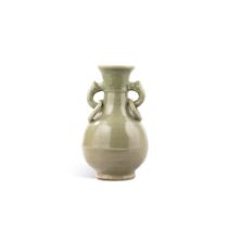 A &#8216;Longquan&#8217; celadon-glazed handled vase, Yuan &#8211; Ming dynasty | Vase &#224; poign&