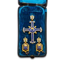 A gold and enamel fleur-de-lis cross pendant and earrings, French, circa 1840 | Pendentif et boucles