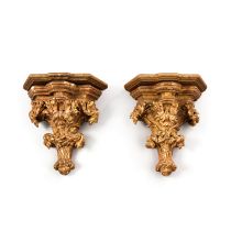 A pair of neo-gothic style giltwood appliques, 19th century | Paire d'appliques en bois dor&#233; de