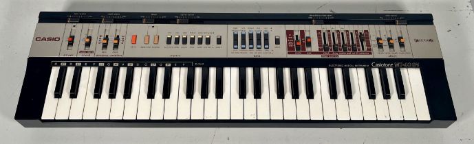 Casio Casiotone MT-400V (C) Tested. Powers up, passes signal but has various faults and/or dirty