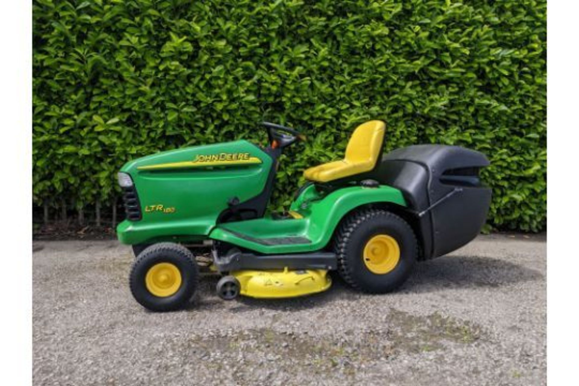 John Deere LTR180 42" Ride On Rotary Mower - Image 5 of 5