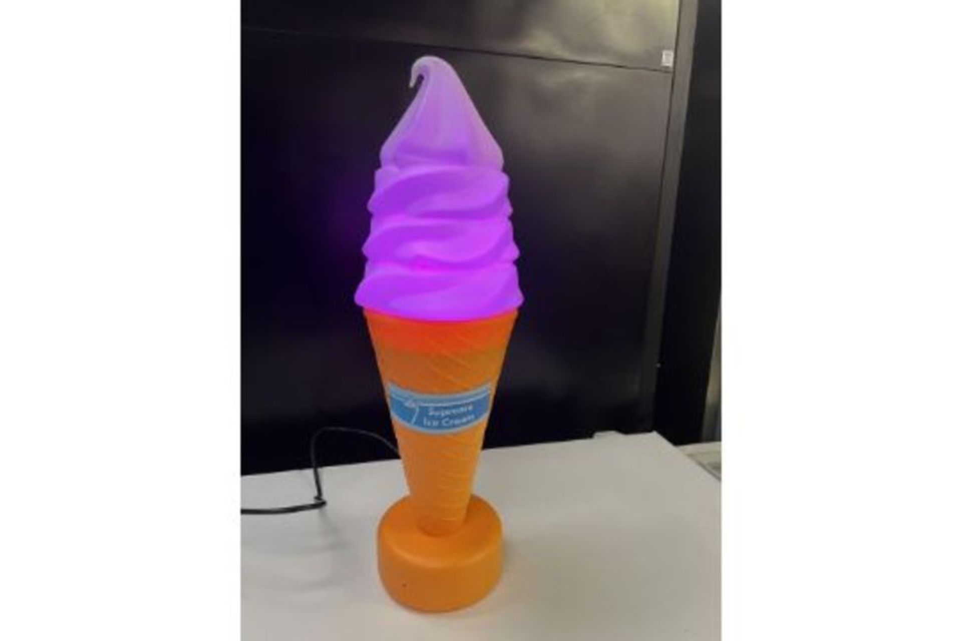 Illuminated ice cream cone display. - Image 7 of 9