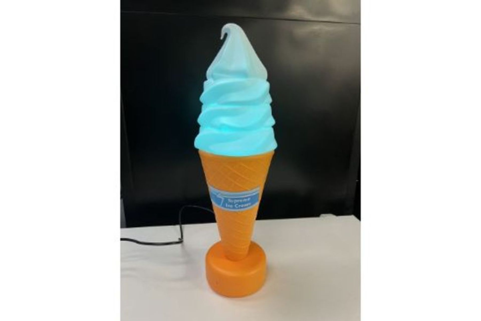 Illuminated ice cream cone display. - Image 2 of 9