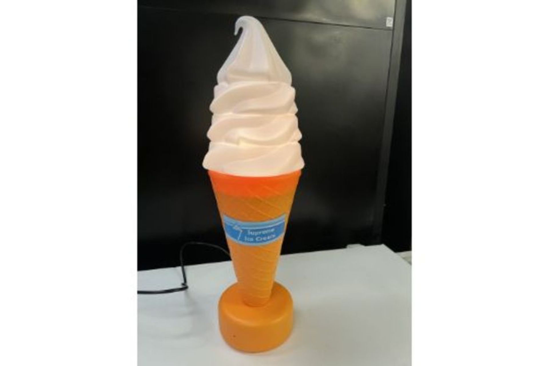 Illuminated ice cream cone display. - Image 3 of 9