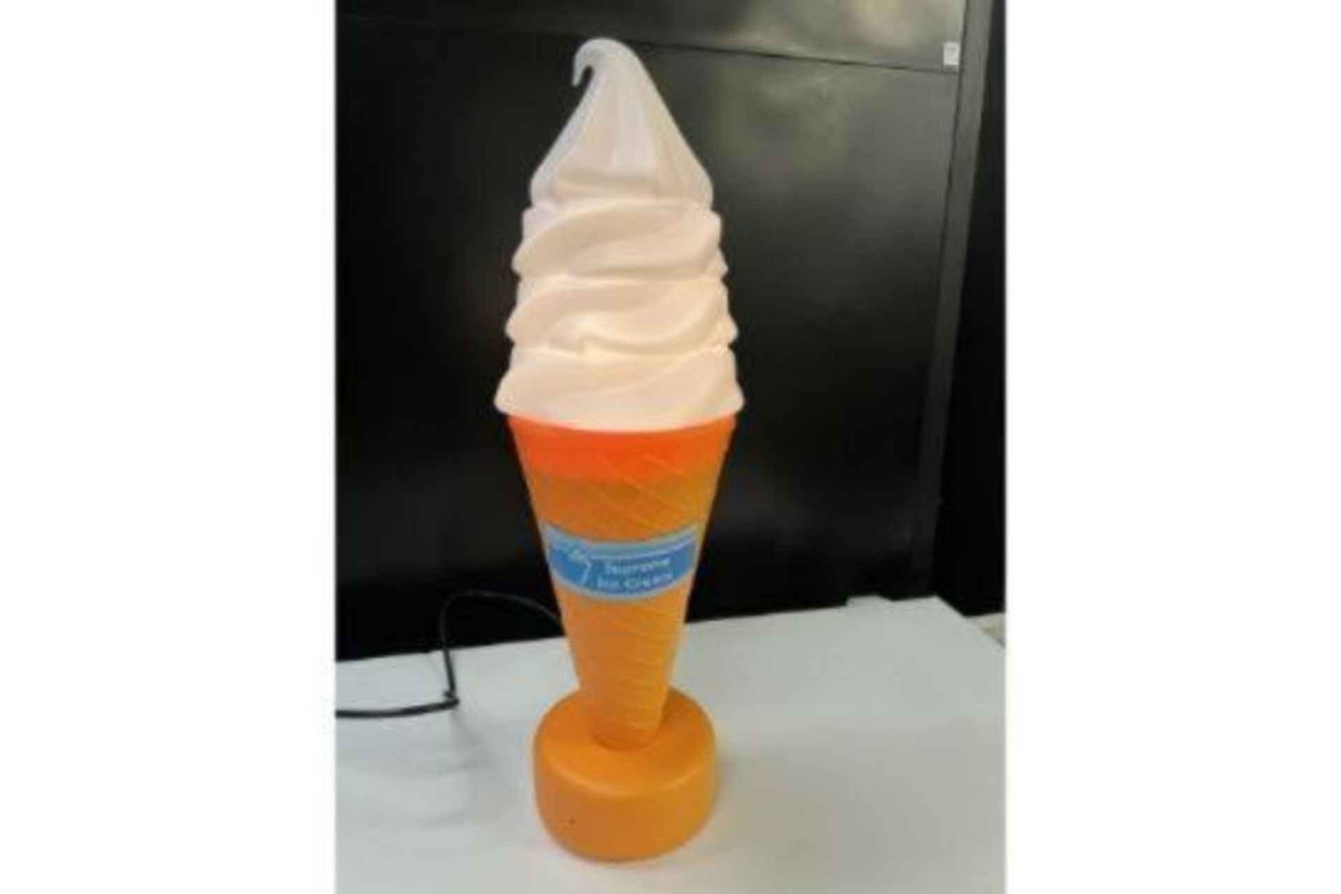 Illuminated ice cream cone display. - Image 7 of 7
