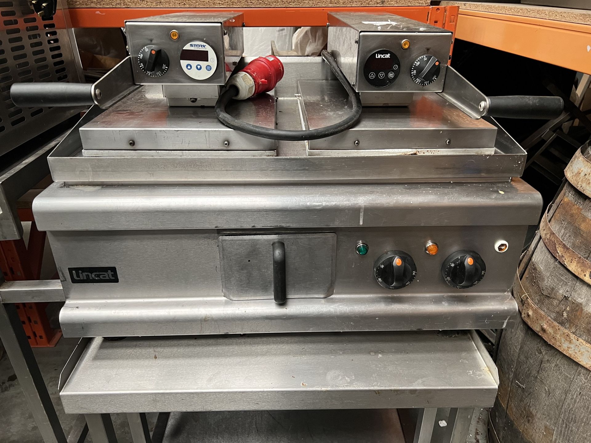 Lincat Double Clam Grill on Wheeled Base - Image 2 of 3