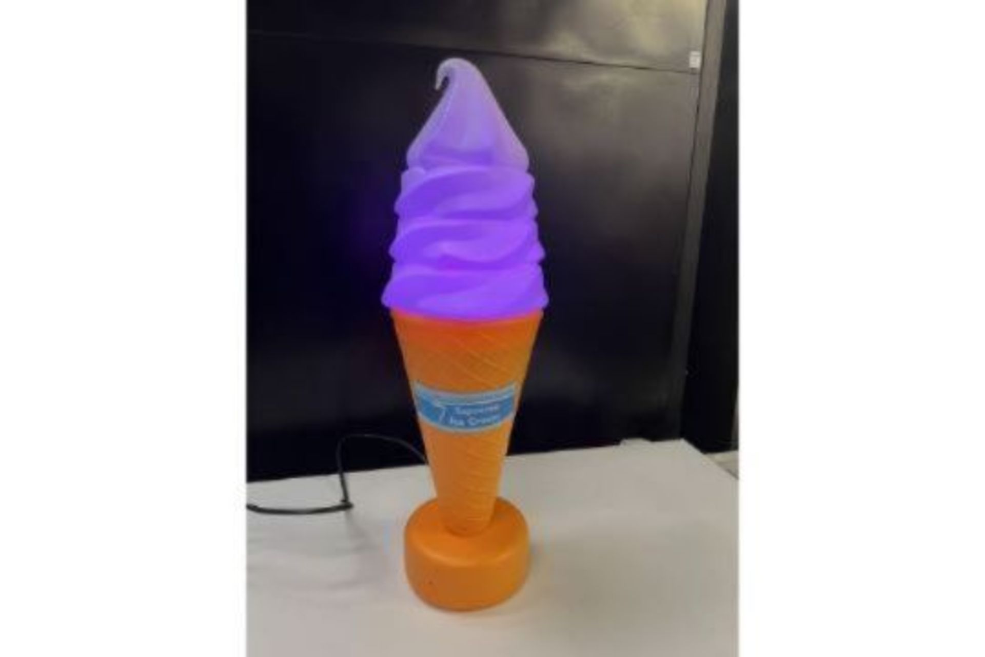 Illuminated ice cream cone display. - Image 3 of 7