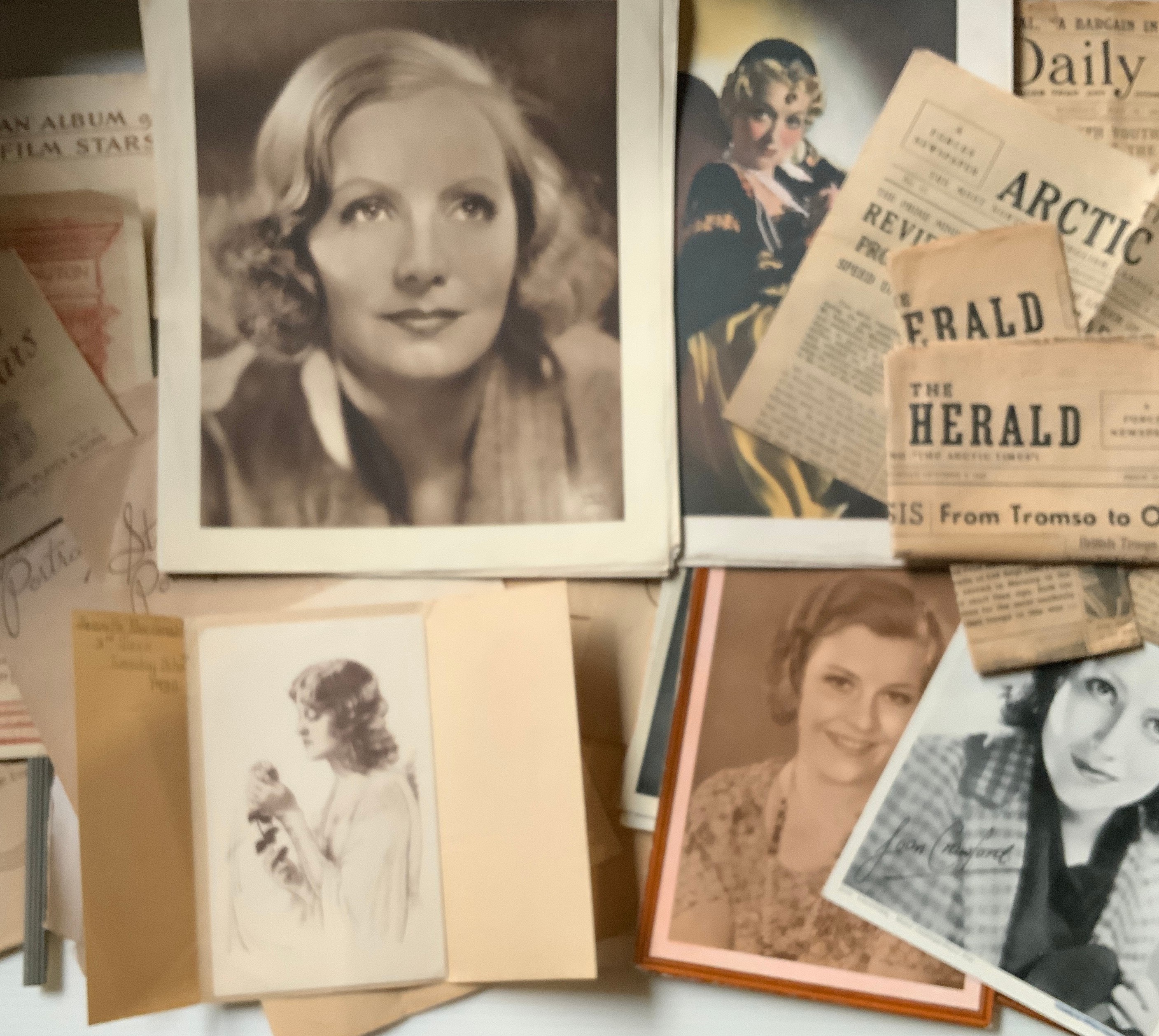 SELECTION OF VARIOUS EPHEMERA INCLUDING PRINT PHOTOS OF FILM STARS