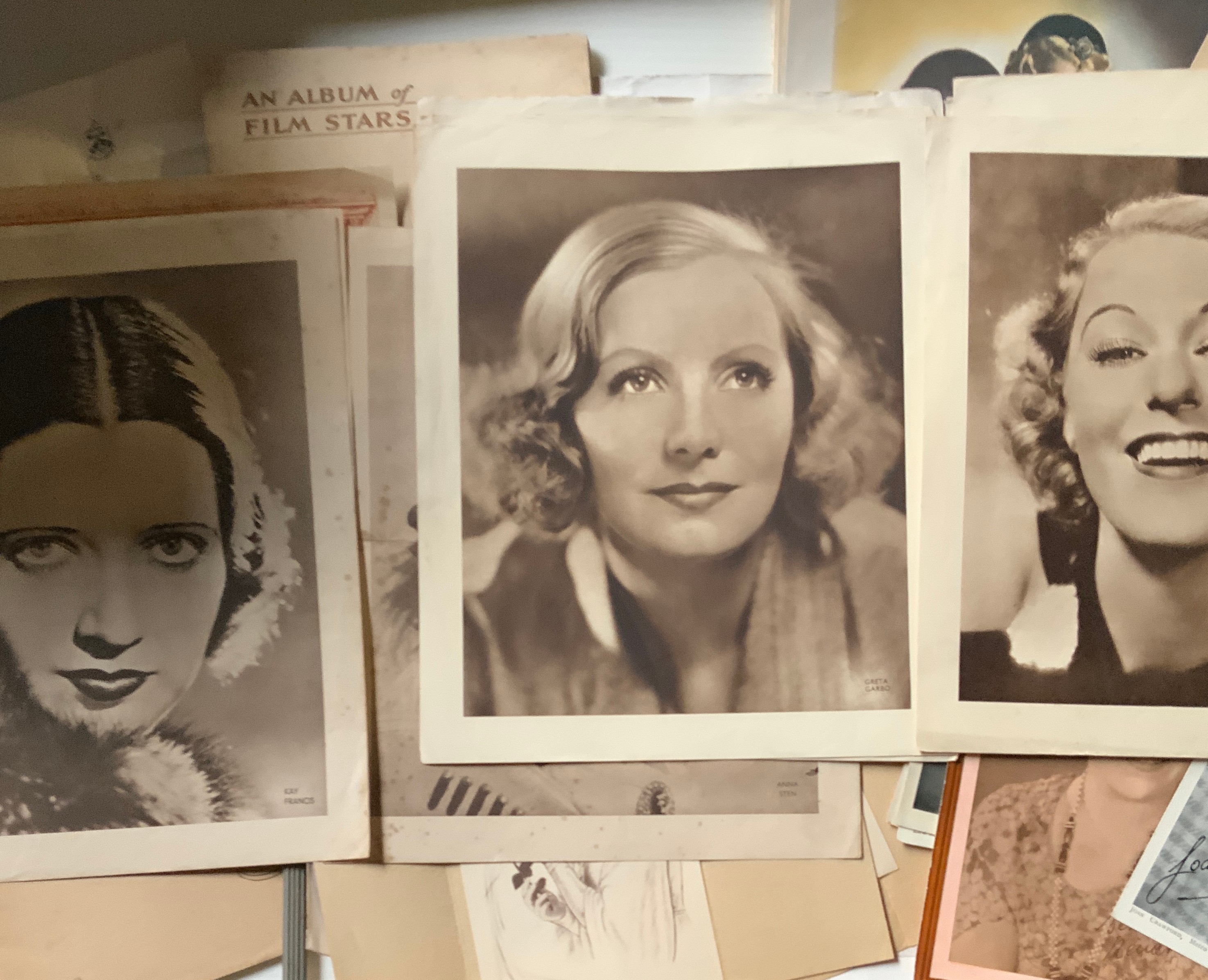 SELECTION OF VARIOUS EPHEMERA INCLUDING PRINT PHOTOS OF FILM STARS - Image 2 of 2