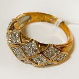 18 CARAT GOLD MULTI PAVE DIAMOND RING - SIZE N - 6.5 GRAMS APPROX
