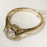 18CT YELLOW GOLD DIAMOND SOLITAIRE RING SIZE M 3.3GRAMS APPROX