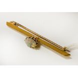 GOLD OPAL BAR BROOCH - 2.8 GRAMS TOTAL APPROX