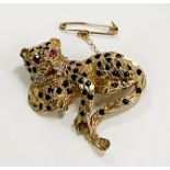 18CT GOLD PANTHER BROOCH WITH RUBY EYES - 11 GRAMS APPROX