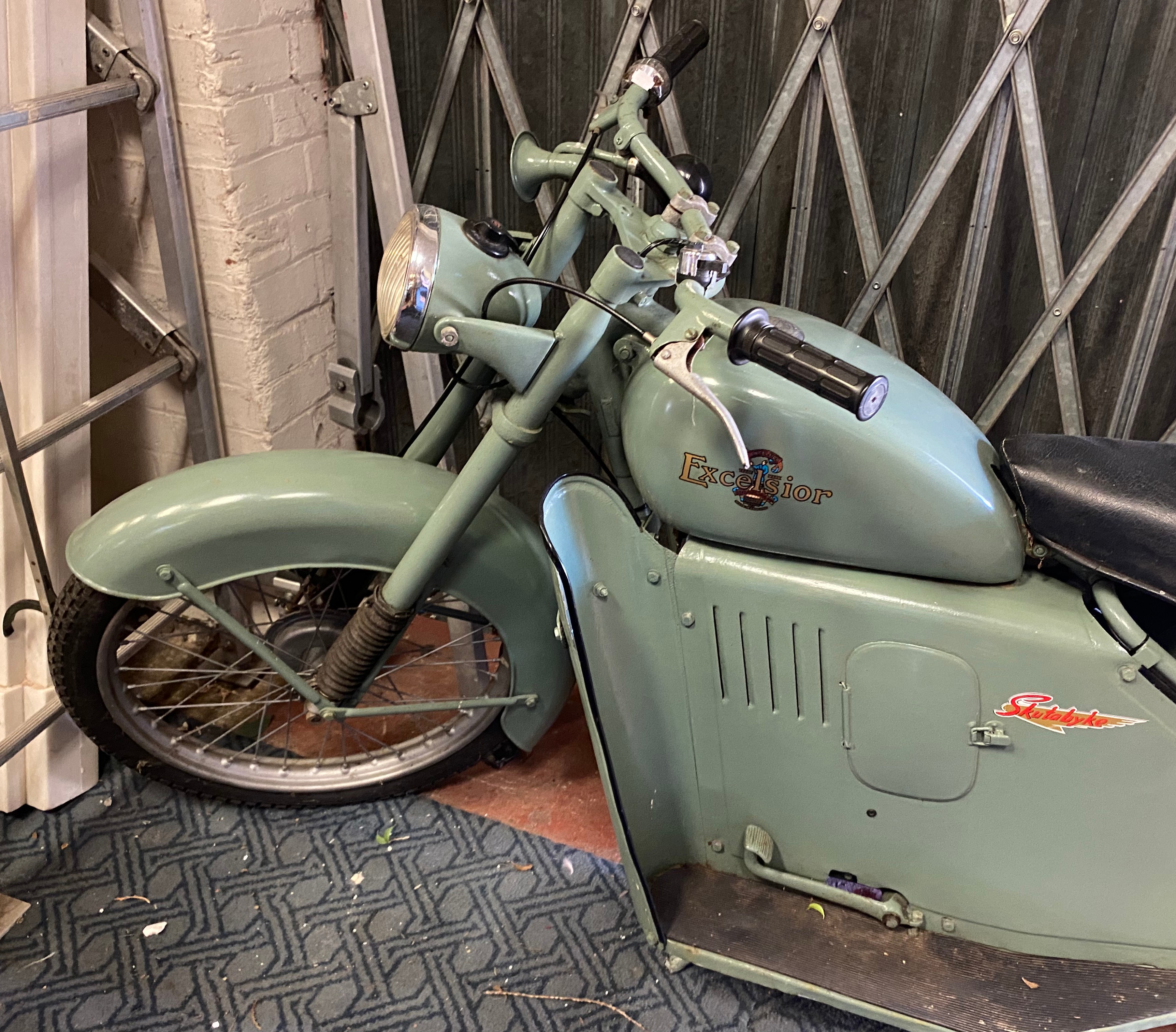 1950'S EXCELSIOR MOTORBIKE, FOUNDED IN COVENTRY, AND MANUFACTURED IN BIRMINGHAM - NEEDS A - Image 3 of 18
