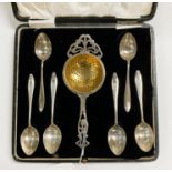BOXED STERLING SILVER TEASPOON & TEA STRAINER SET 3.5OZS APPROX