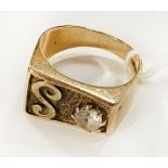 9CT GOLD GENTS RING WITH S INITIAL - RING SIZE S