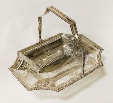 H/M SILVER HANDLED FRET WORK FRUIT DISH 19OZS APPROX