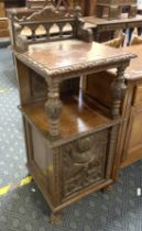 OAK CARVED 2 TIER PURDONIUM