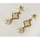 9CT GOLD SOUTH SEA CLOVER STUDS